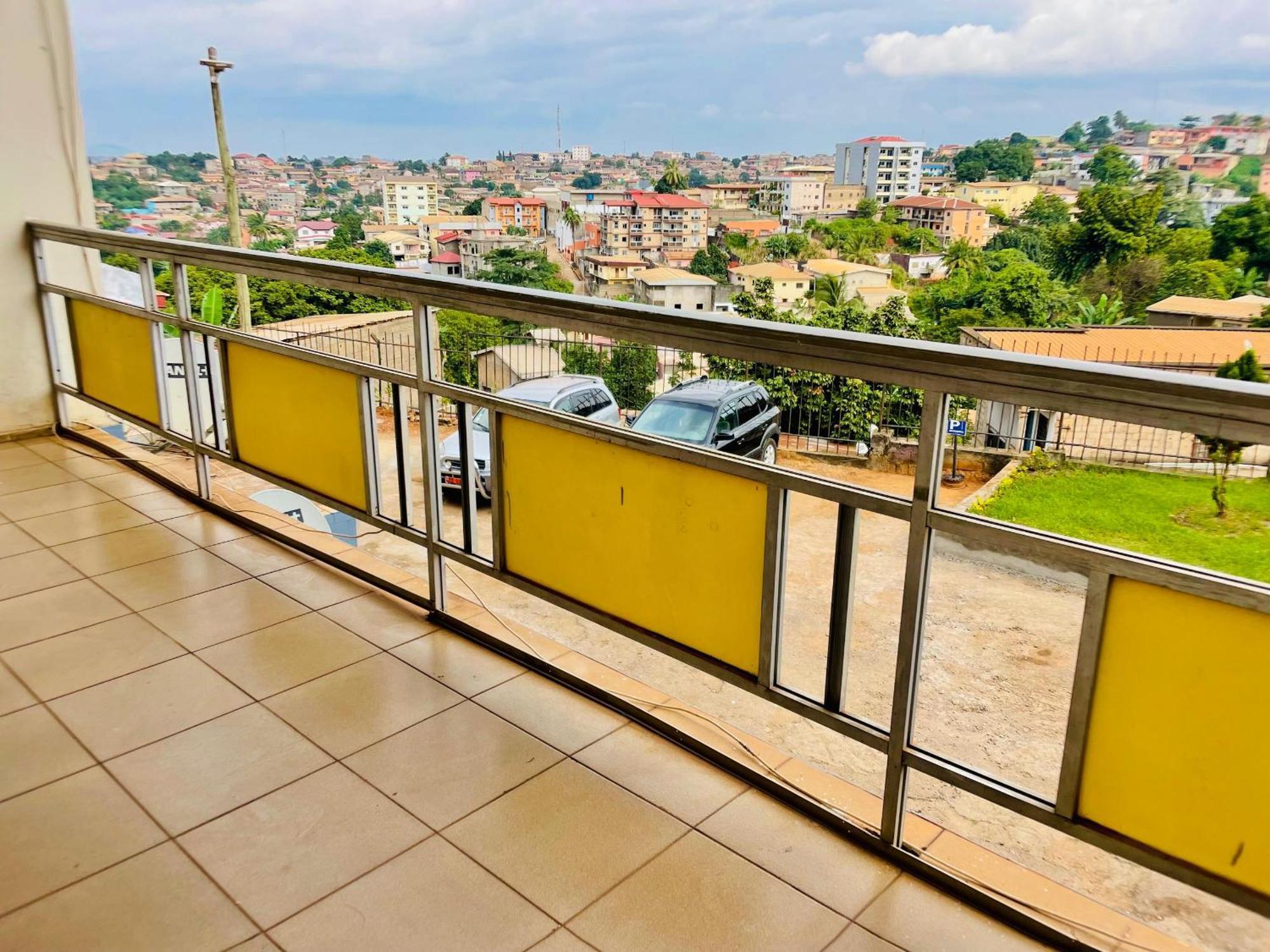 Yaoundé Appartement Avec Vue Panoramique Two Or Three Rooms מראה חיצוני תמונה