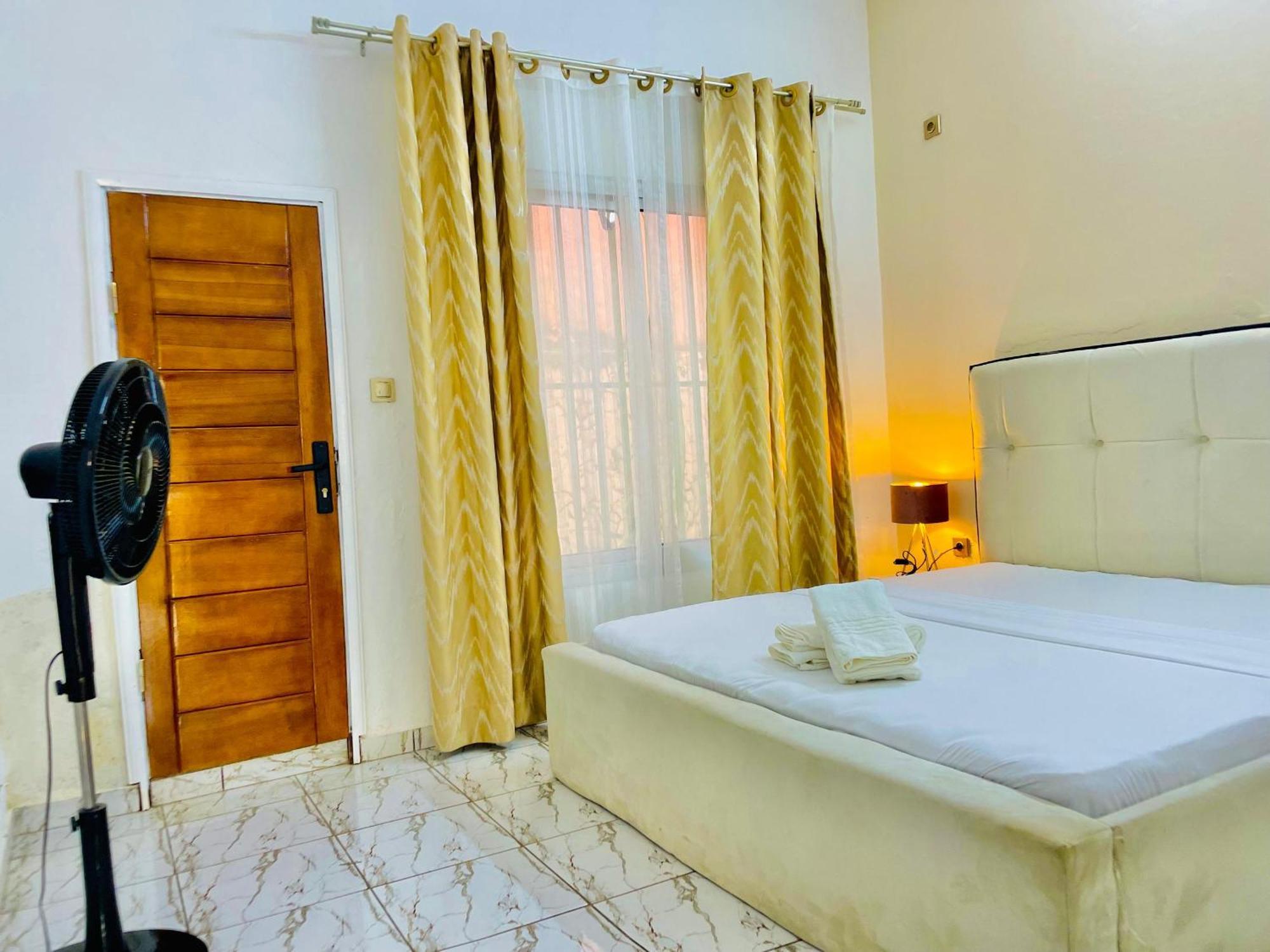 Yaoundé Appartement Avec Vue Panoramique Two Or Three Rooms מראה חיצוני תמונה